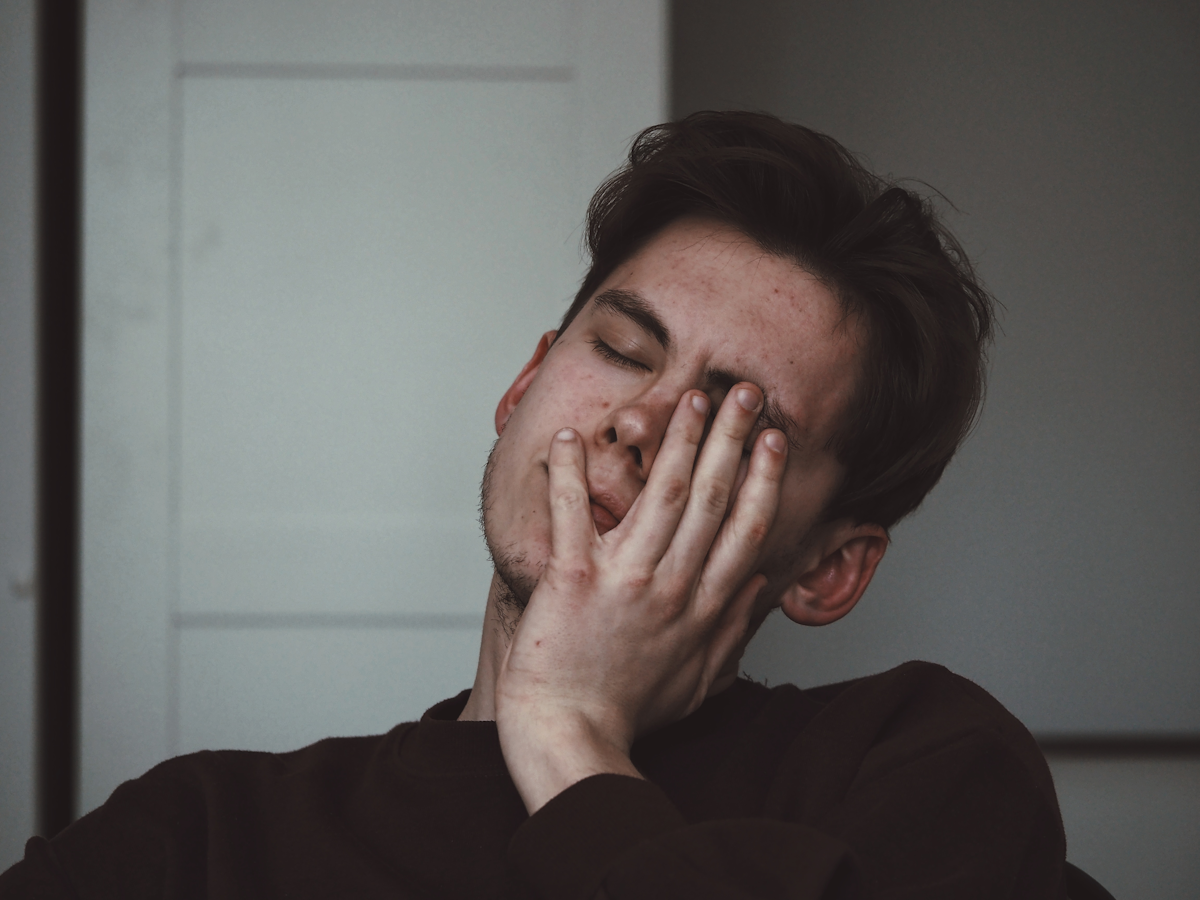 Depressão em adultos: sinais que vão muito além da tristeza
